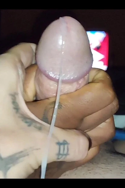 Handjob with Double Hand Until I Jaculate a Lot of Sperm with the Help of the Tattooed Black Woman