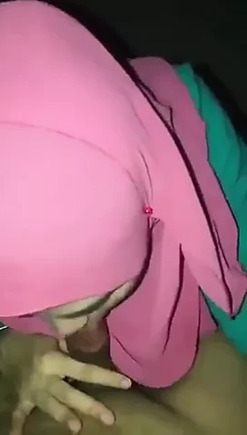 Baju kurung bertudung romen