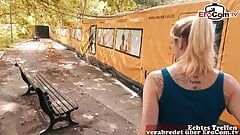 ドイツの金髪スキニー痴女は、リアルブラインドデートを試してファック
