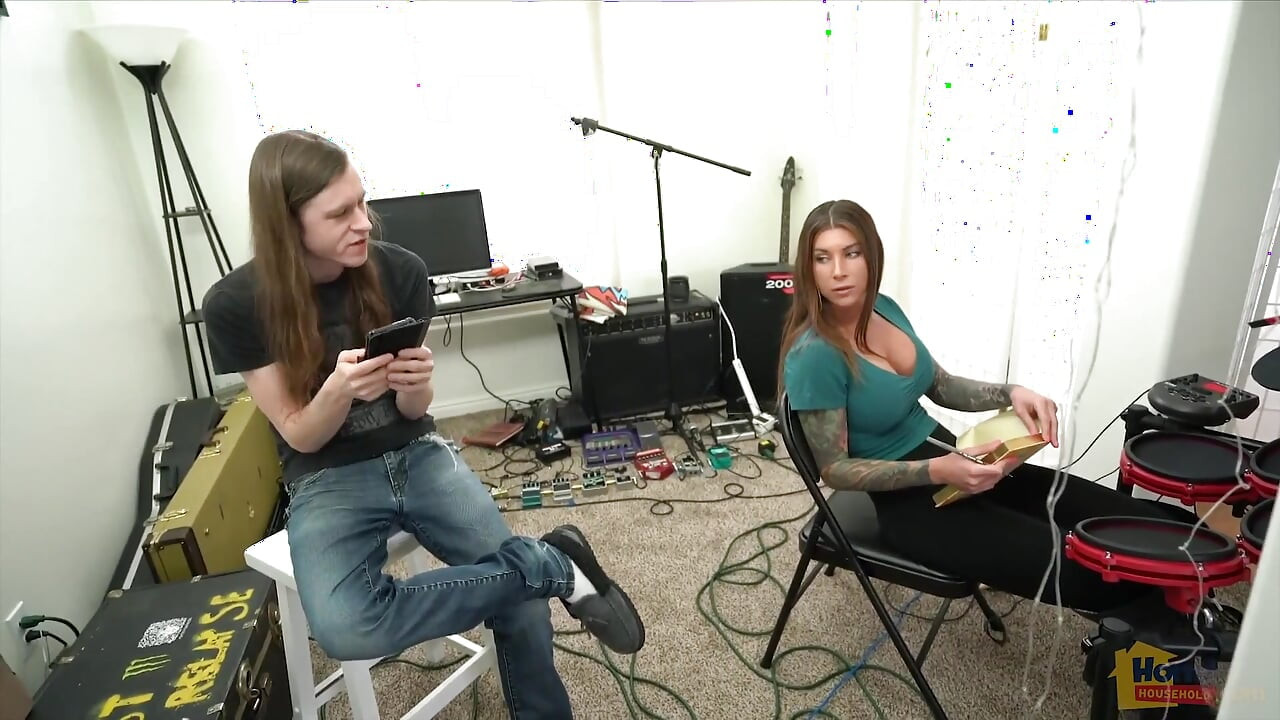 Seksi davulcu piliç anal seks ilham perisi oluyor
