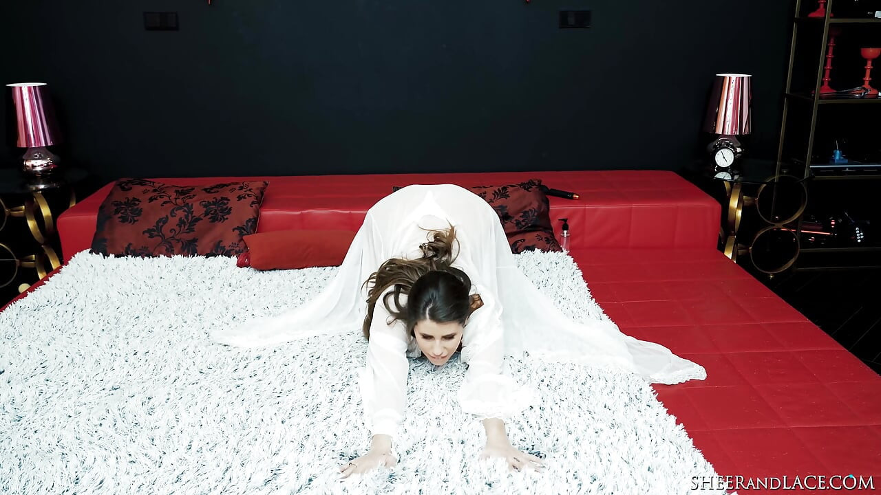 Lady Lyne Sheer robe big naturals vibrador masturbación