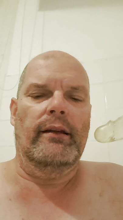 Dildo sucking in the bathtub
