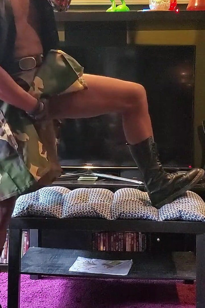 Kennie jai和大黑屌和屁股一起在一个小妞里炫耀