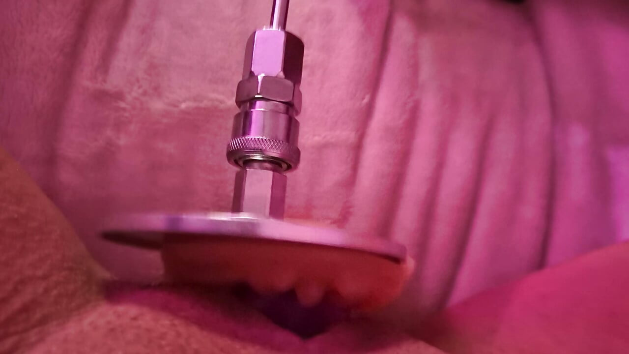 Puta embarazada follada por una máquina