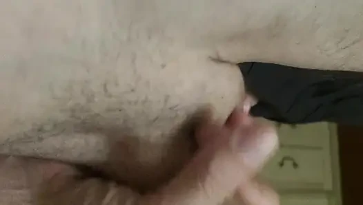 Guardando porno masturbazione cazzo duro sborra