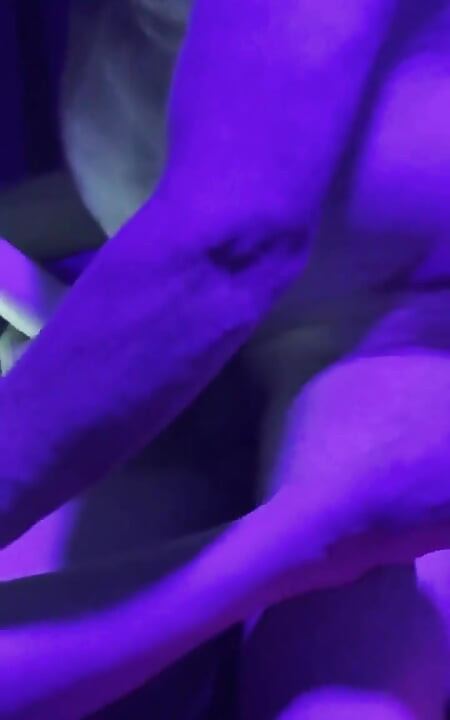 Si blonde seksi bermain kotor selepas waktu di kelentit