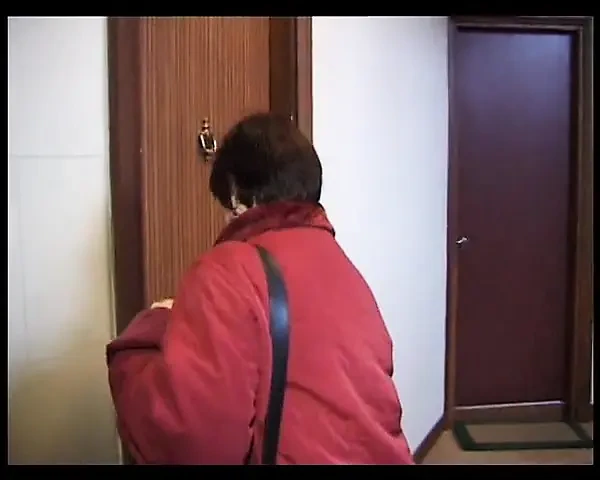 巨乳熟女和她的朋友一起下车