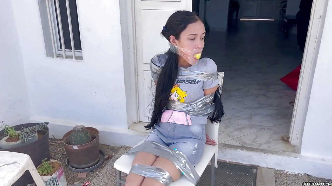 Bored 18-year-old Wants Sexy Handyman Bondage (episode 2 of 2)