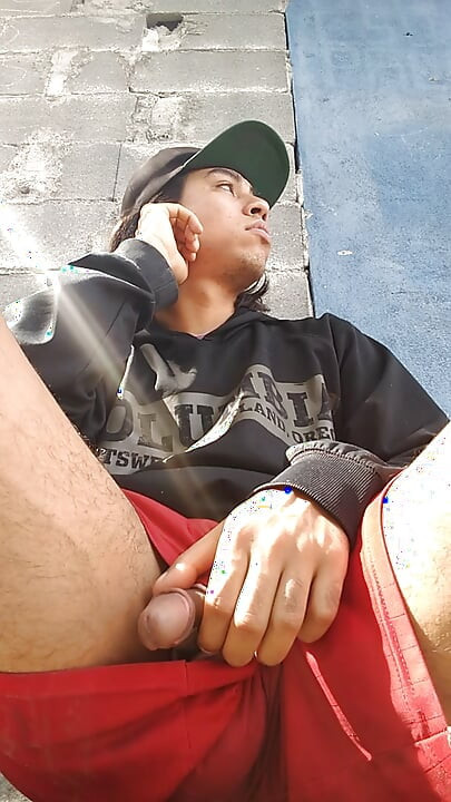 Tremendous Cock of This Big-headed Guy