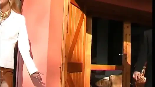 Heiße sexy blondine auf der suche nach orgasmus