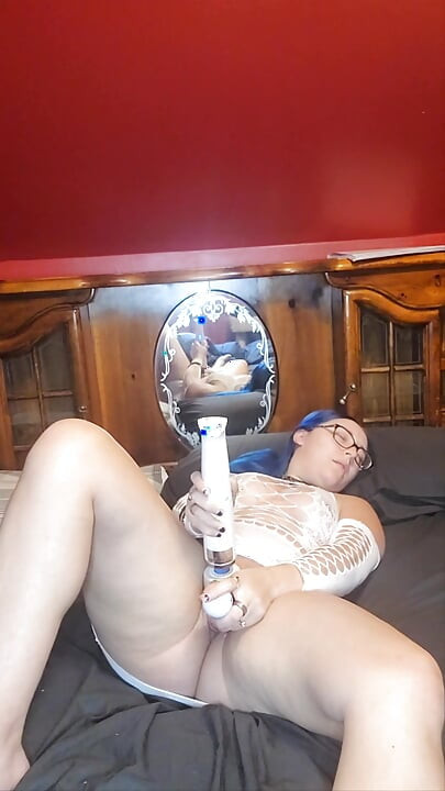 Amateur Alt Girl Fucks Herself With Toys Until Orgasm