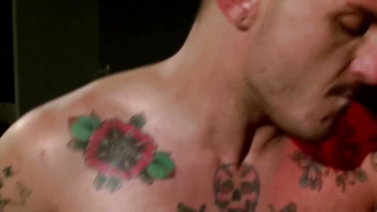 純粋な支配!ゲイの奴隷が調教される!