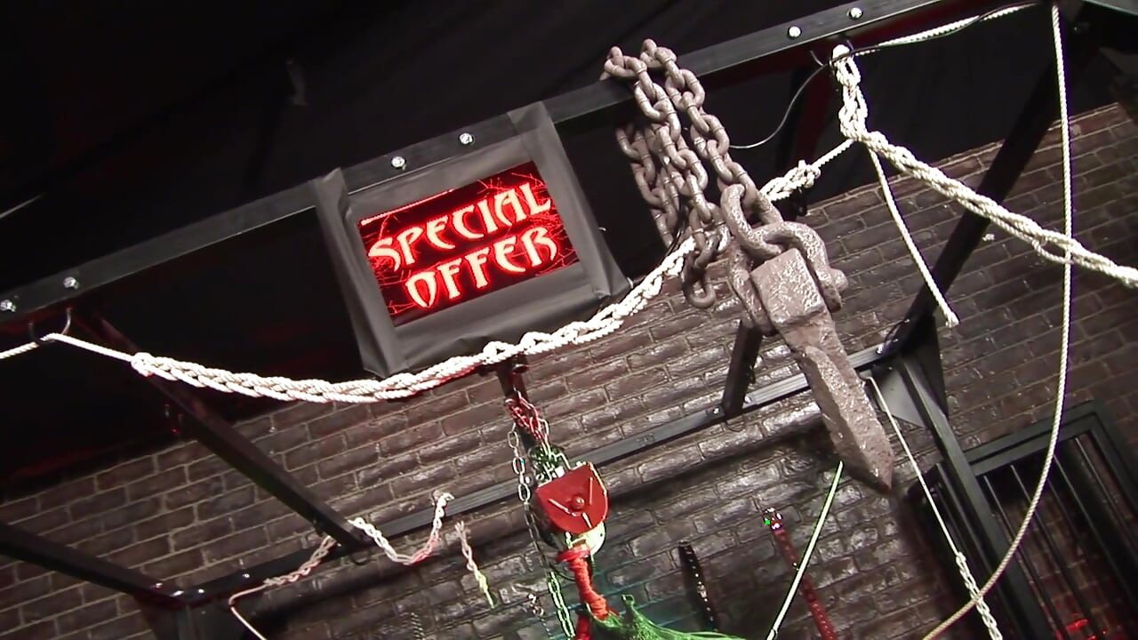 Güzel sarışın bebek üçlü seksten zevk aldı