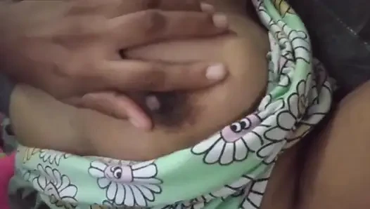 Büyük memeli ateşli üvey kız kardeş üvey erkek kardeşinin dildo oyunuyla