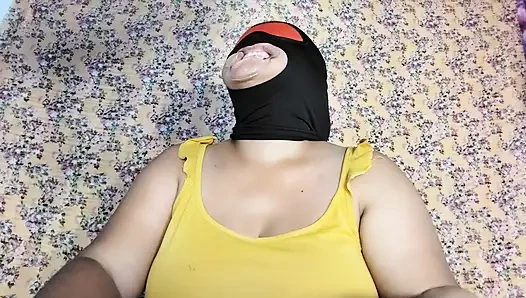 Красивый минет, она сосет мои яйца
