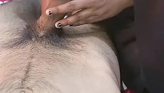 Bhabhi ne devar ka hath se lund ka pani nikala