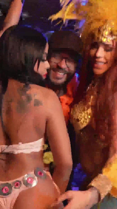 Zenci samba dansçısı için sert carnaval anal