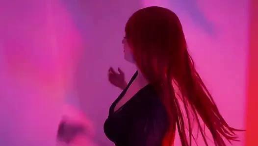 Рыжеволосая танцующая на вечеринке заканчивается тем, что я в ванной ночного клуба