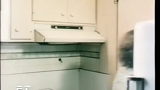 Pelayan nakal ini sama pelanggannya yang seksi