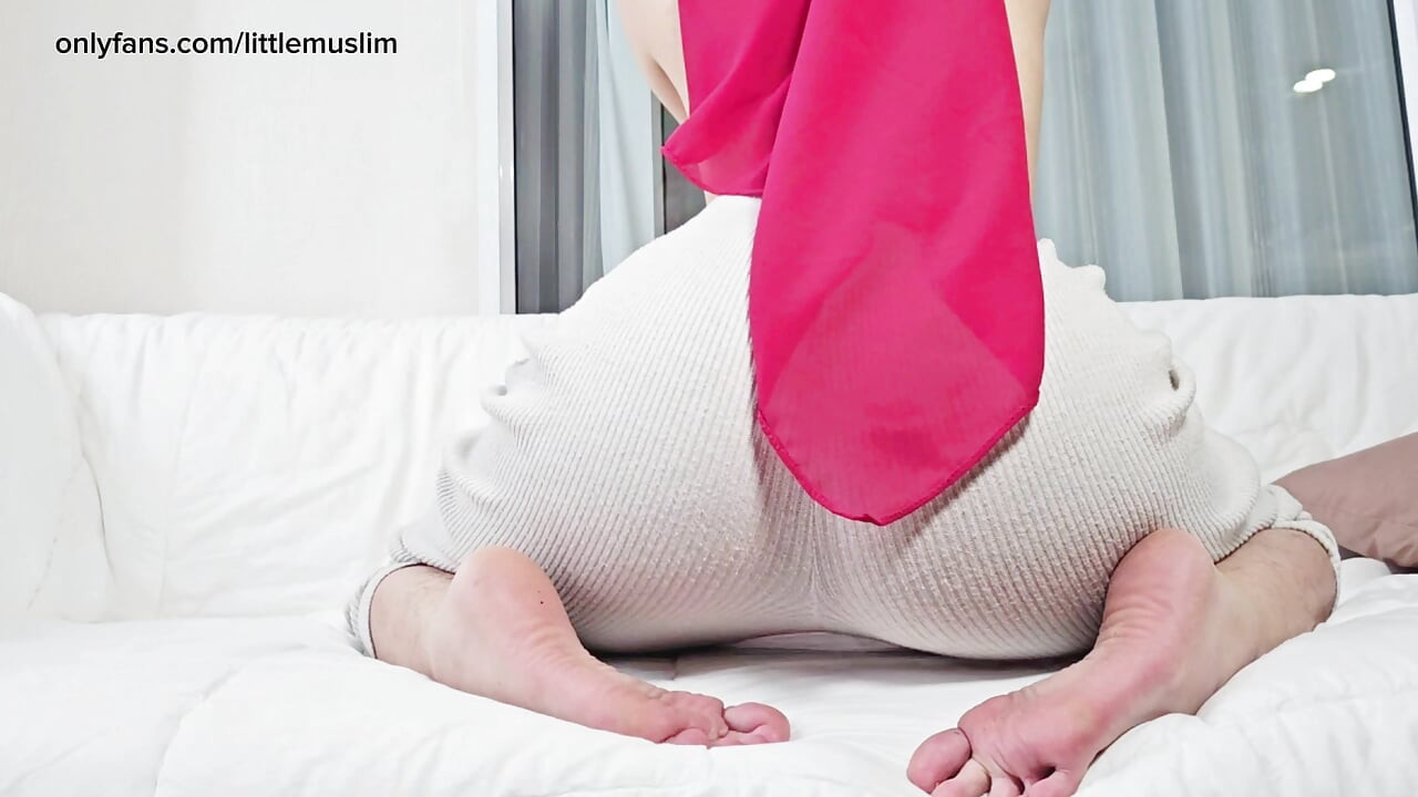 POV: Playful Hijabi Girl Booty Tease