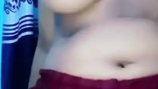 Indian girl showing big boobs in video call sexy boobs