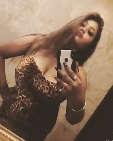 Desi 모델 anwesha ghosh 인스타그램
