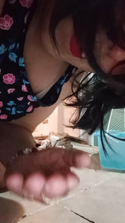 Transvestite cleans the fridge and eats his cum