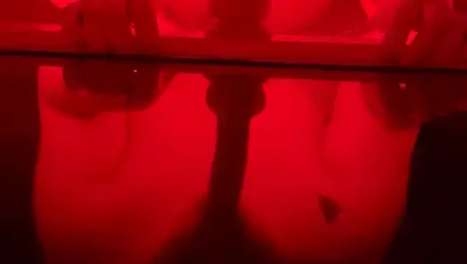 İri güzel kadın dildoyla gırtlağına kadar alıyor