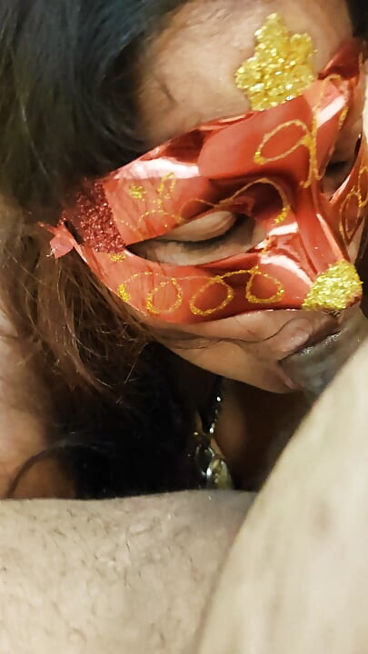 Big Ass Desi MILF Pet Slave Olivia ถูกใช้เป็นทาส ถูกเลียเท้า ถูกตบหน้า ถูกตบตูด ถูกดึงผม ถูกกระแทกคอแบบลึก ๆ แบบเปียก ๆ พร้อมเสียงครางดัง