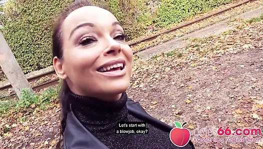 Pis orta yaşlı seksi kadın edepsiz priscilla ile açık havada yaramaz sikiş!