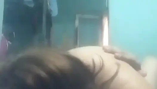 Önden bakan kovboy kız: her saksoda zevk