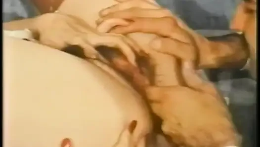 Jacqueline Larians genießen harten schwanz und verführung auf der couch und tiefe kehle
