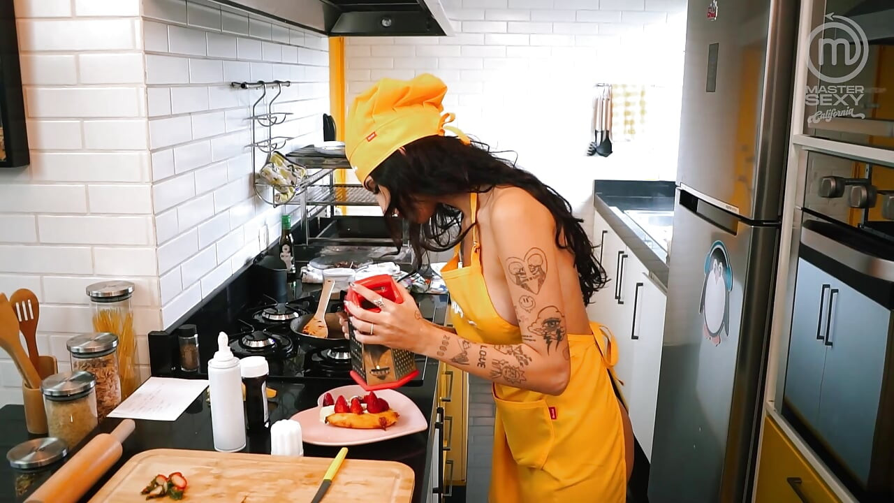 Cocina lesbiana latina caliente - Parte 2 - SFW