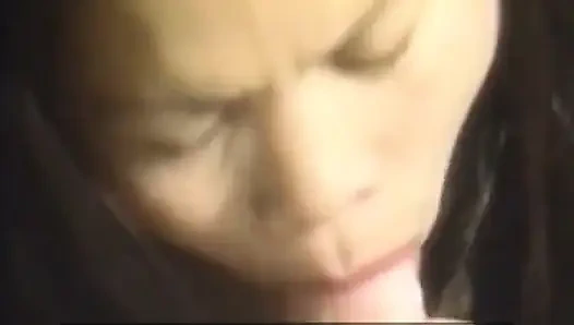 Diese französische asiatische 21-jährige mag es, sperma in den mund zu bekommen