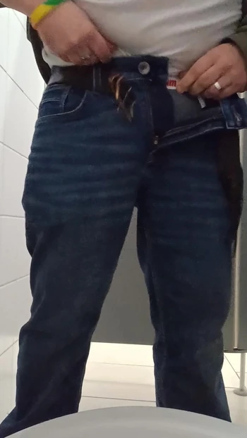 Pissing #019