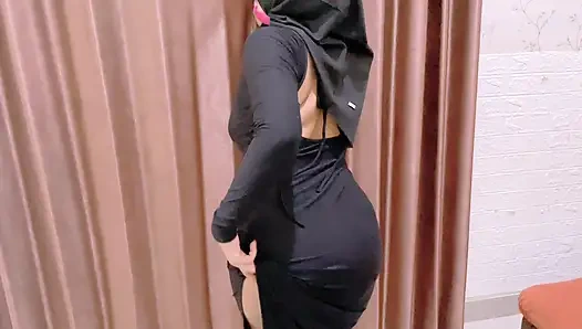 Ibu tiri kepergok sedang birahi saat ayah pergi kerja,lalu kugantikan untuk memuaskan hasrat birahinya berujung crot didalam