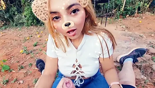 Blonde Latina Lutscht Schwanz