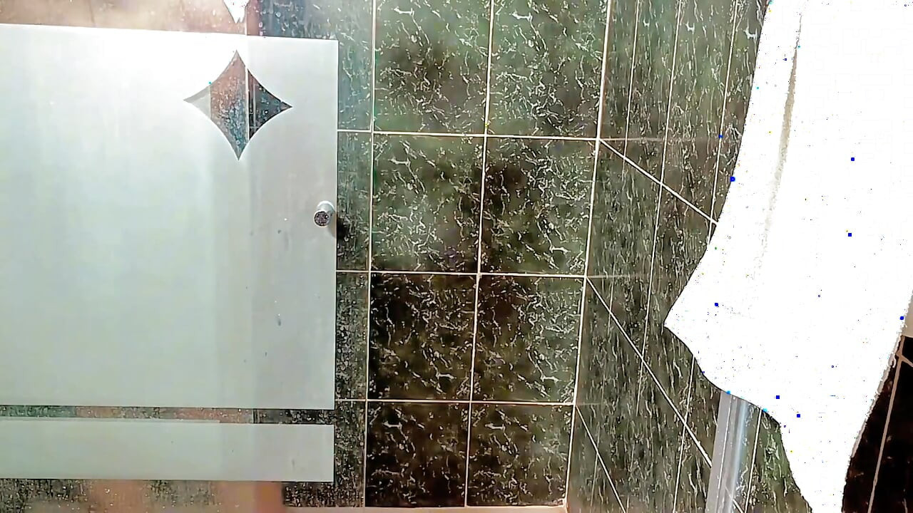 Als ik je onder de douche zie, wordt mijn poesje nat en wil ik je neuken. Zolang je vrouw dat niet ontdekt. Neuk me!
