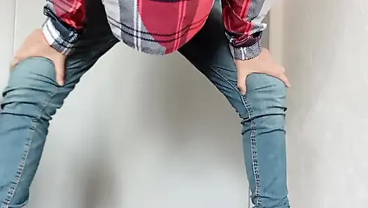 Celana jins bertubuh kurus
