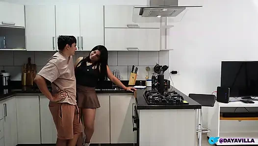 Erkek arkadaşının onu aldattığını öğrendikten sonra en iyi arkadaşımı sikiyorum