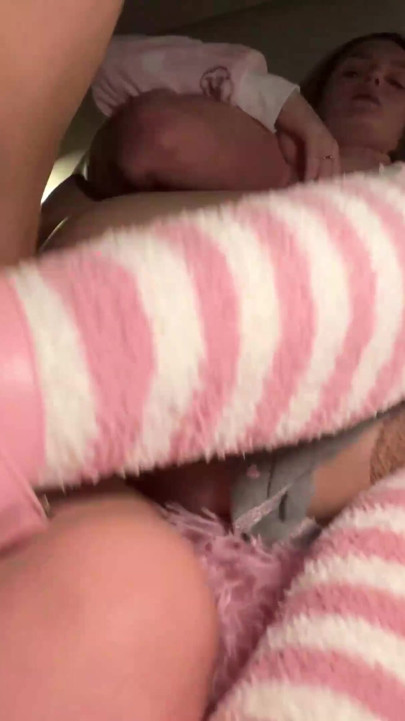 CHICA CHIQUITA SE VUELVE LOCA CON ORGASMOS Y CHORREO DE LECHE | Clip 2