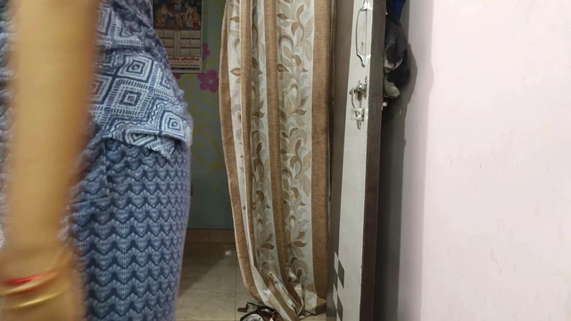 Pinki Bhabhi Seduces TV Mechanic For Sex because she unable to Pay Service