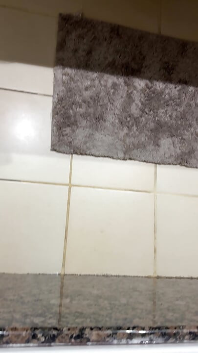 Tiener schuimde en scheerde zich