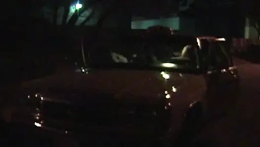 Versaute Taxifahrt mit heißer Blondine