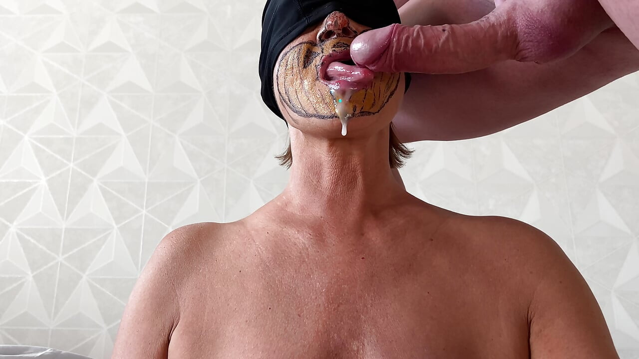 Free use stepmoms mouth to unload all my sperm .