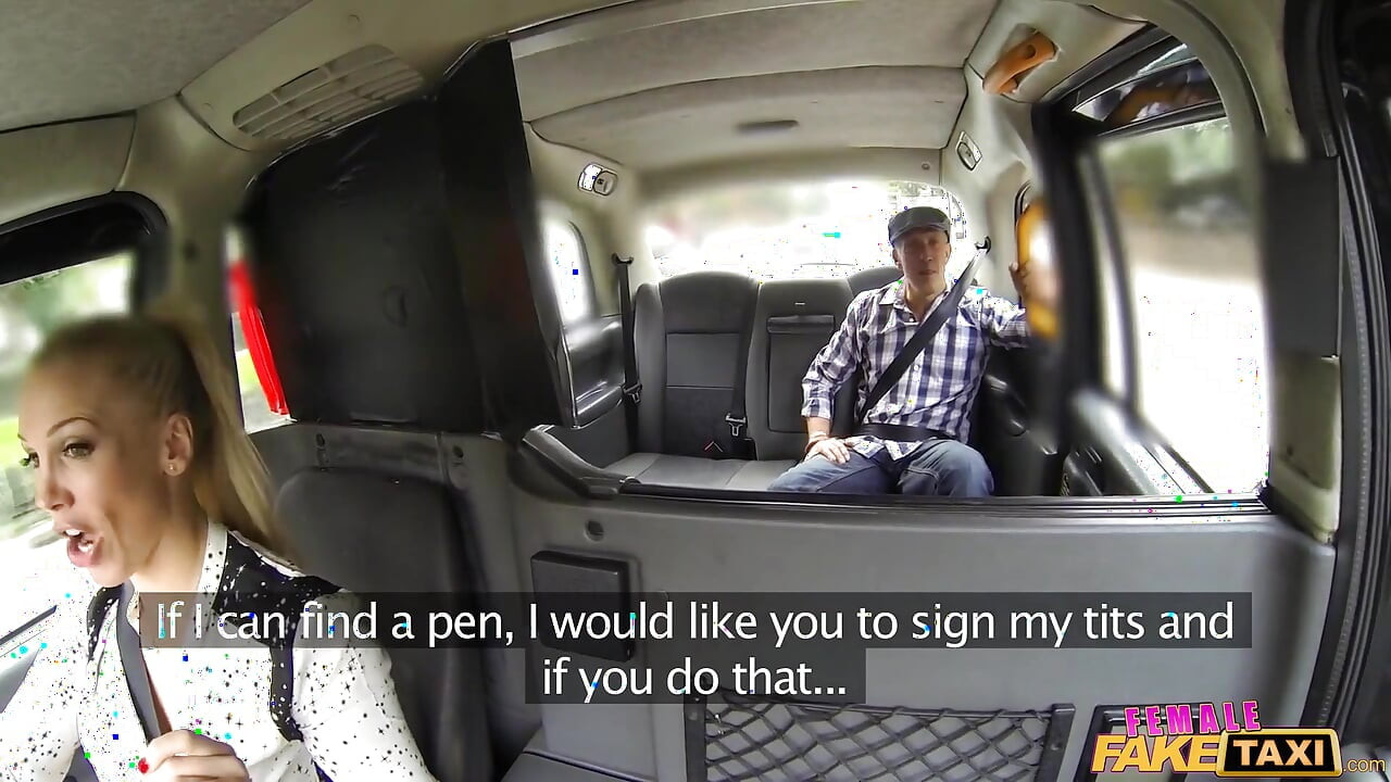 Female Fake Taxi - peituda motorista dá garganta profunda ao ator e depois engole sua porra maciça