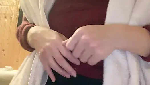 Hana si cewek dengan toket mungil dengan toket besar alami lagi asik mandi