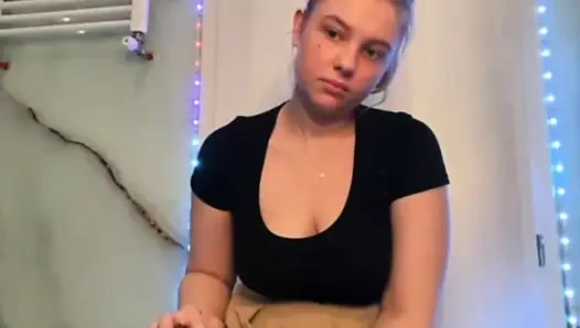 Jucielussie fingert enge anal und rosa muschi