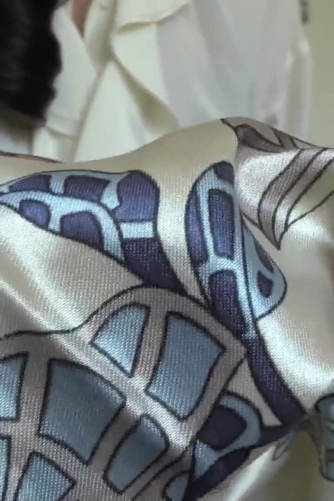 Mijn nieuwe satijnen sjaal laat je klaarkomen en slaaf, sjaal Joi, lady Victoria Valente