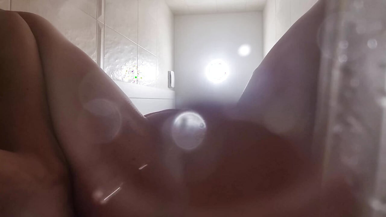 Pissande samlingsvideo. Gyllene regn. Femdom Piss. Rakning fitta. Ep 10327